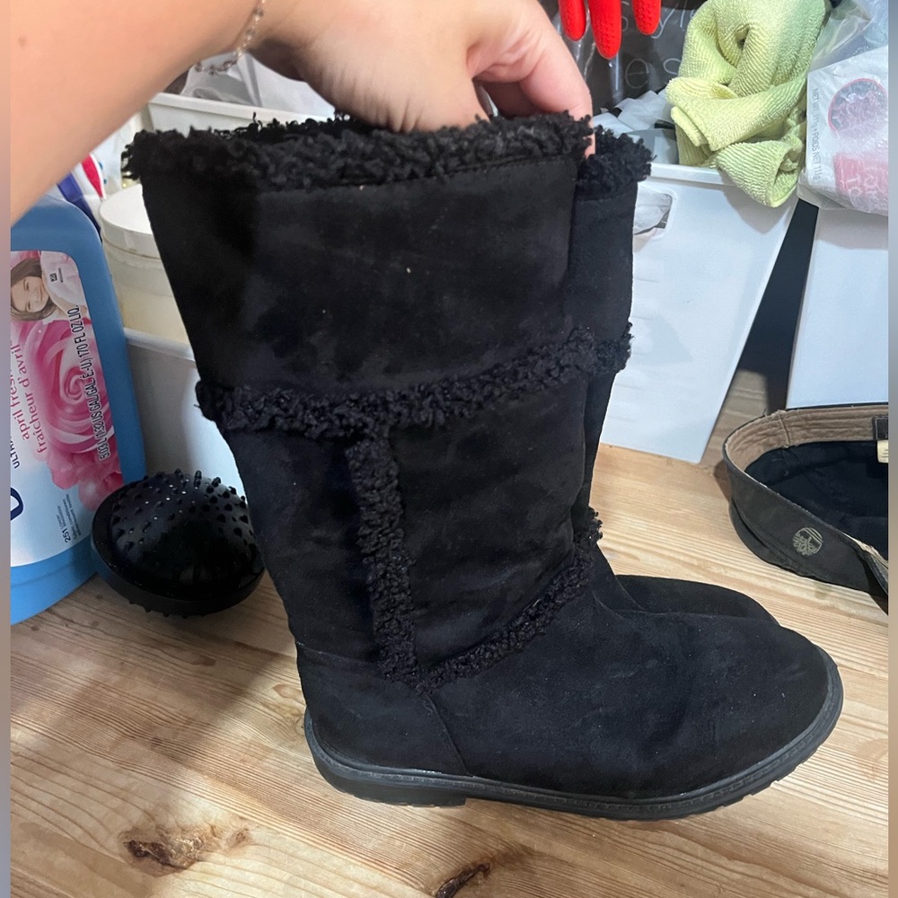 Black boots size 4 girls